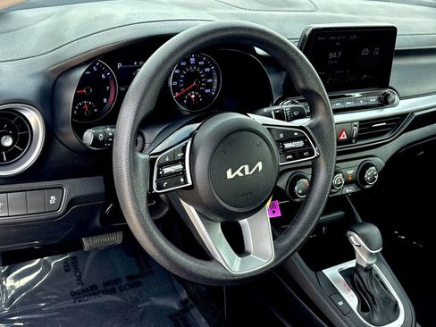 Used 2023 Kia Forte LXS image 9
