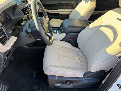 New 2024 Ford Expedition Max Platinum image 7