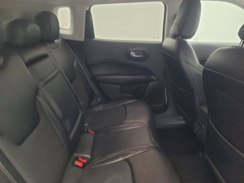 Used 2018 Jeep Compass Latitude FWD image 19
