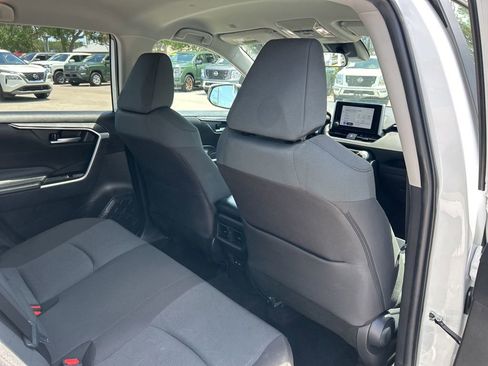 Used 2025 Toyota RAV4 XLE AWD/4WD image 44