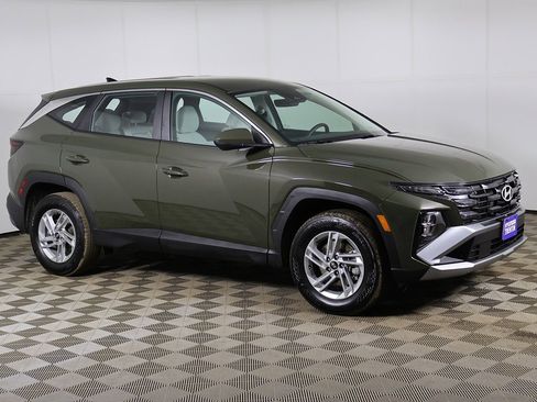 Certified 2025 Hyundai Tucson SE image 2