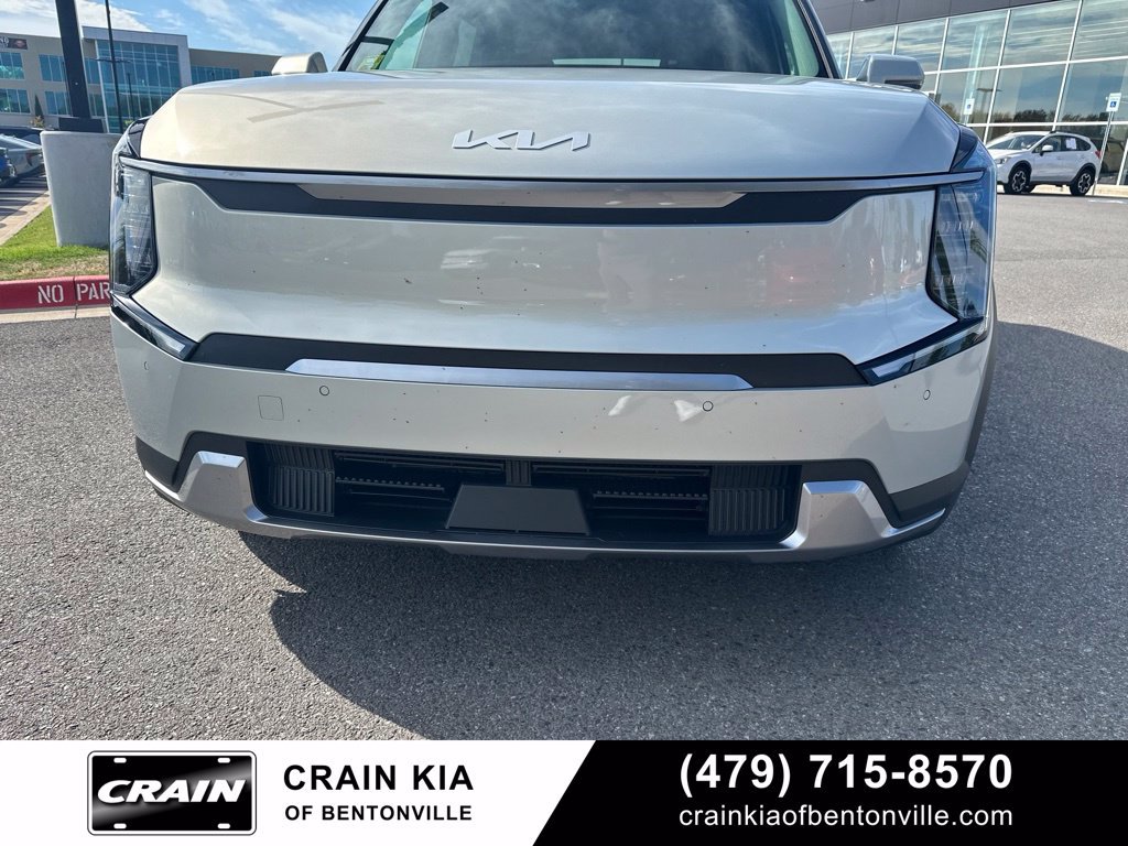 Certified 2024 Kia EV9 Light Long Range RWD image 9