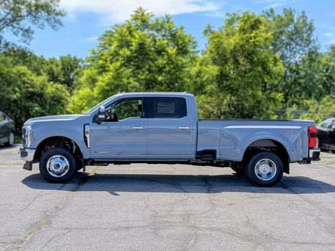 New 2026 Ford F350 4x4 Crew Cab DRW Super Duty image 3