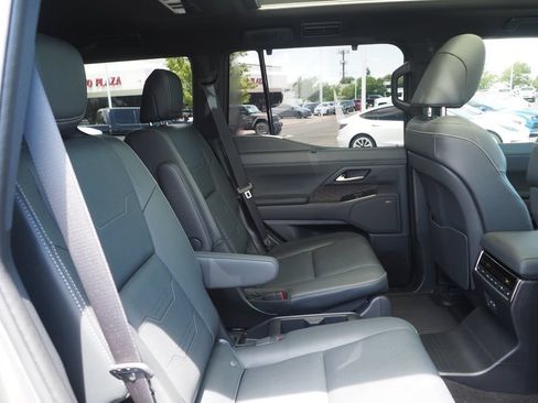 Used 2025 Lexus GX 550 w/ Accessory Package (31) AWD/4WD image 21