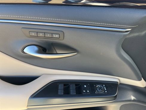 Used 2020 Lexus ES 350 w/ Premium Package image 10