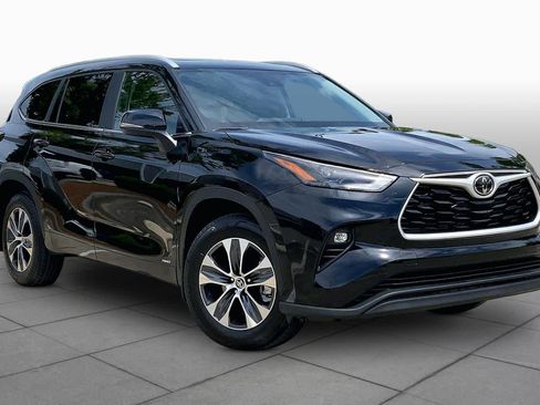 Certified 2026 Toyota Highlander XLE AWD/4WD image 3