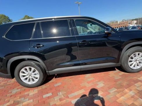 Used 2025 Toyota Grand Highlander AWD image 2