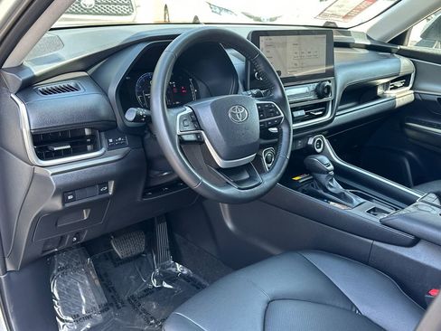 Used 2025 Toyota Grand Highlander AWD image 22