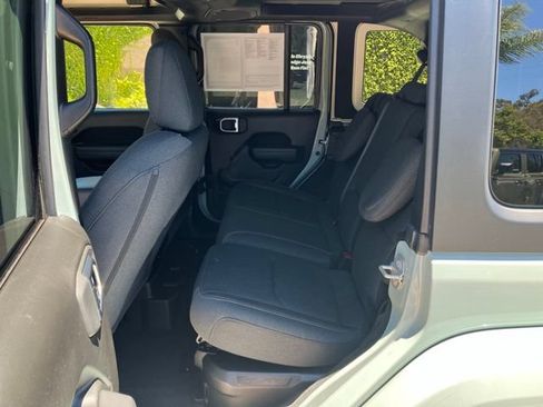 Used 2024 Jeep Wrangler Unlimited AWD/4WD image 15