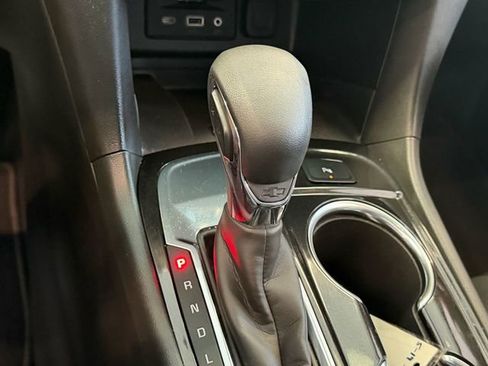 Used 2022 Chevrolet Equinox Premier FWD image 23