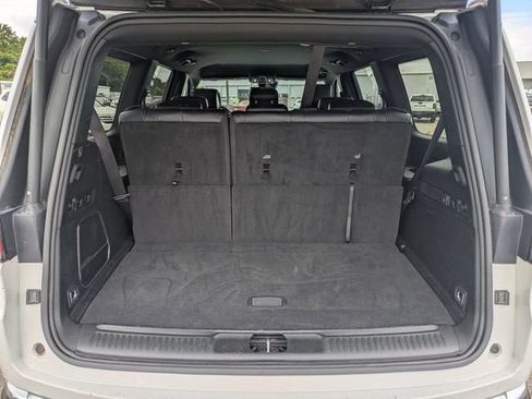 Used 2024 Jeep Wagoneer Series II w/ Flexible Seating Group RWD image 32