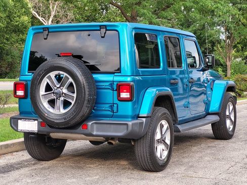 Used 2020 Jeep Wrangler Unlimited Sahara w/ Uconnect 4C Nav & Sound Group AWD/4WD image 4