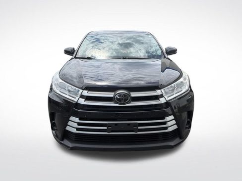 Used 2018 Toyota Highlander LE FWD image 2