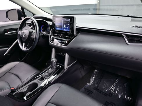 Used 2022 Toyota Corolla Cross XLE w/ Convenience Package image 14
