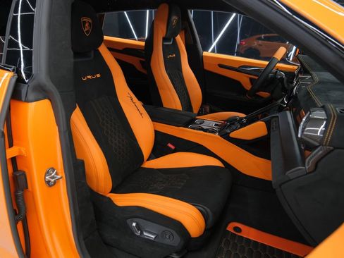 Used 2023 Lamborghini Urus Performante AWD/4WD image 40