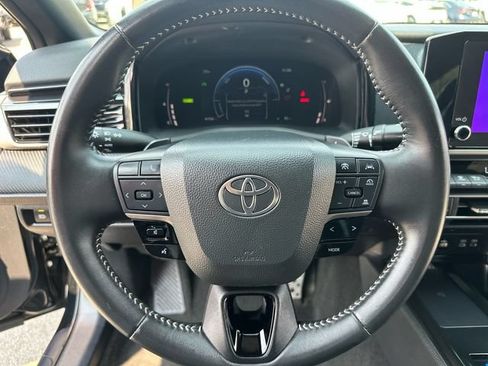 Used 2025 Toyota Camry SE FWD image 12