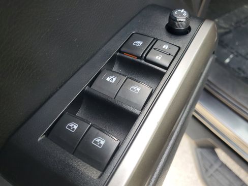 Used 2022 Toyota Tacoma SR5 w/ Technology Package image 18