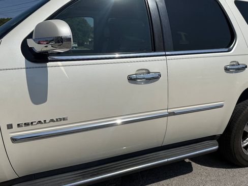 Used 2007 Cadillac Escalade AWD w/ Information Package image 34