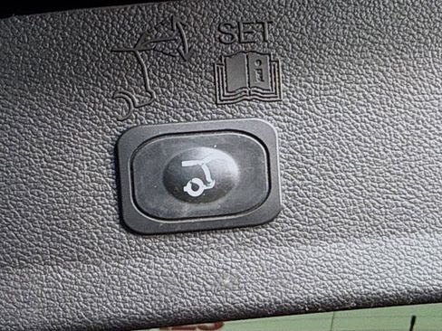 Used 2017 Ford Escape Titanium image 28