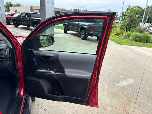 Used 2023 Toyota Tacoma SR5 AWD/4WD image 29