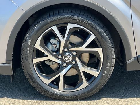 Certified 2020 Toyota C-HR XLE FWD image 30