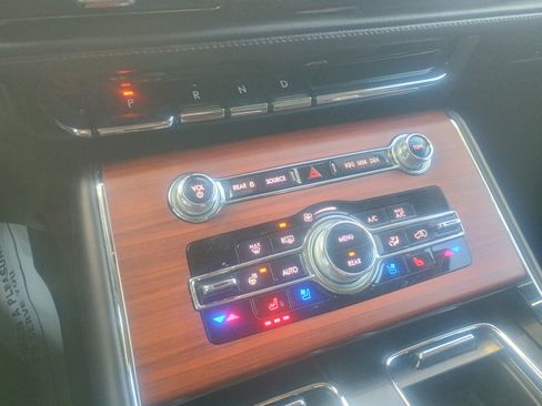 Used 2021 Lincoln Aviator Reserve w/ Equipment Group 201A image 30