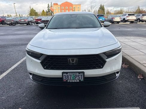 Used 2023 Honda Accord Touring image 2