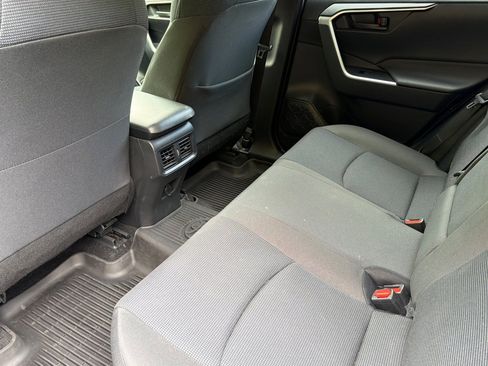 Used 2022 Toyota RAV4 LE AWD/4WD image 12