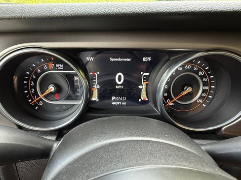 Used 2021 Jeep Gladiator Sport AWD/4WD image 19
