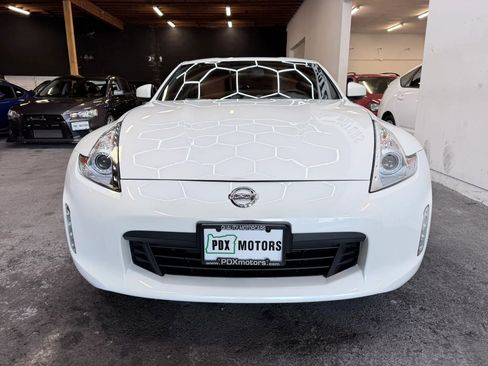 Used 2015 Nissan 370Z Touring RWD image 3