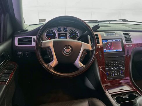 Used 2014 Cadillac Escalade Luxury RWD image 18