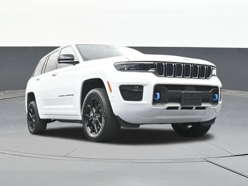 Used 2023 Jeep Grand Cherokee Overland w/ Luxury Tech Group IV AWD/4WD image 55