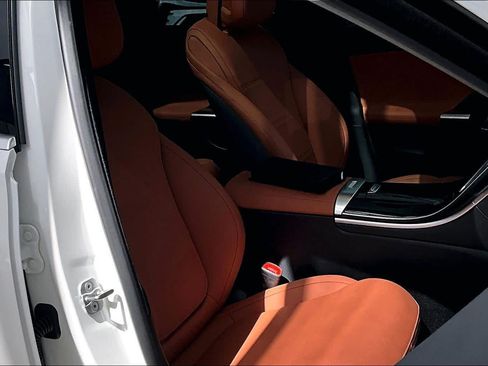 Used 2026 Mercedes-Benz C 300 Sedan image 9
