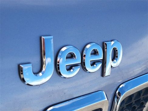 Used 2019 Jeep Cherokee Limited image 17