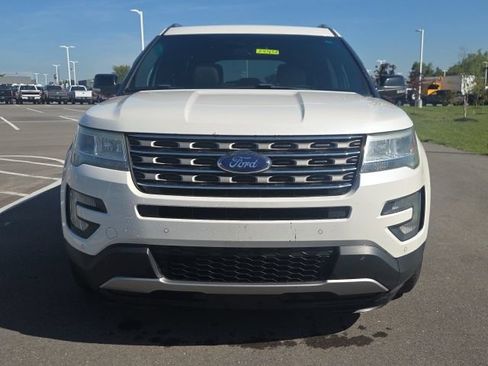 Used 2016 Ford Explorer XLT w/ Equipment Group 202A AWD/4WD image 3
