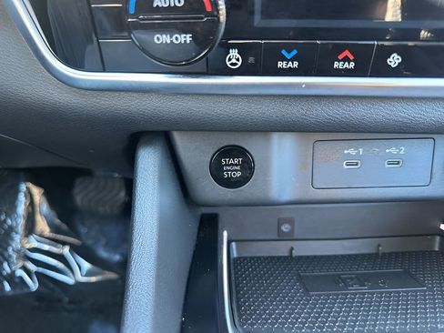 Used 2024 Nissan Rogue SL w/ SL Premium Package image 23