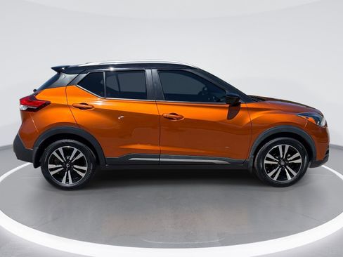 Used 2019 Nissan Kicks SR FWD image 9