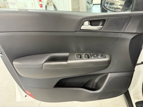 Used 2022 Kia Sportage LX AWD/4WD image 11
