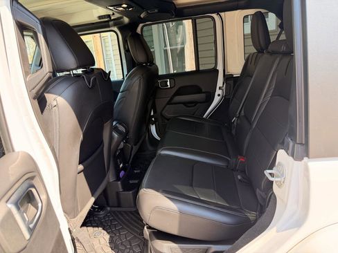 Used 2023 Jeep Wrangler Sahara w/ Cold Weather Group image 19