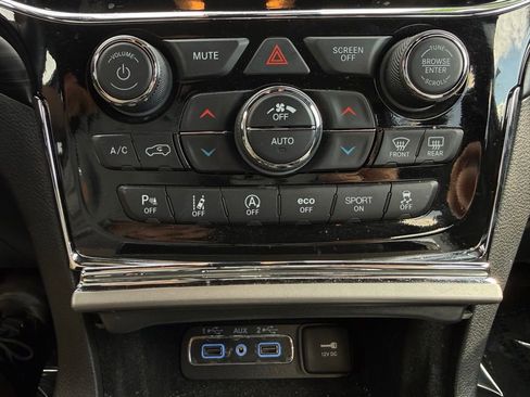 Used 2022 Jeep Grand Cherokee Laredo X image 27