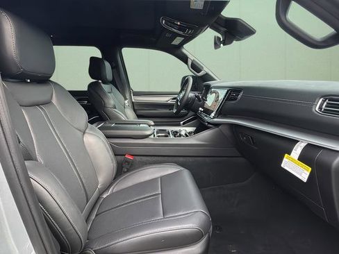 New 2026 Jeep Grand Wagoneer Limited w/ Premium Group II image 41
