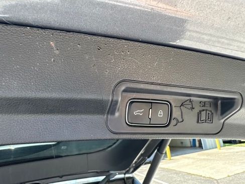 Used 2021 Ford Explorer XLT w/ Equipment Group 202A RWD image 10