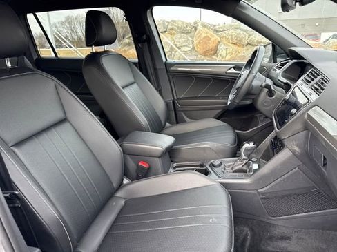 Used 2022 Volkswagen Tiguan SE R-Line image 10