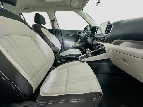 Used 2025 Hyundai Venue SEL FWD image 29