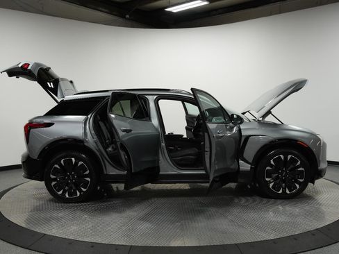 Used 2025 Chevrolet Blazer EV RS AWD/4WD image 9