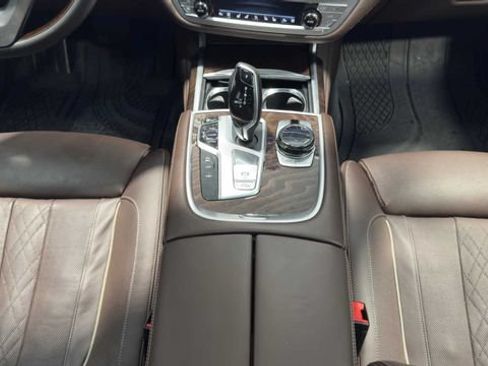 Used 2019 BMW 750i w/ Autobahn Package RWD image 22