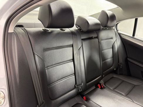 Used 2017 Volkswagen Jetta SE image 22