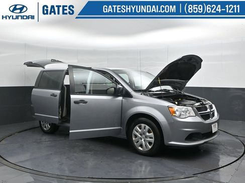 Used 2019 Dodge Grand Caravan SE w/ UConnect Hands-Free Group image 38