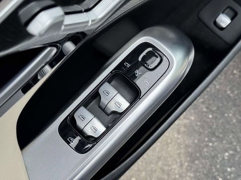 Used 2025 Mercedes-Benz E 350 4MATIC Sedan image 15