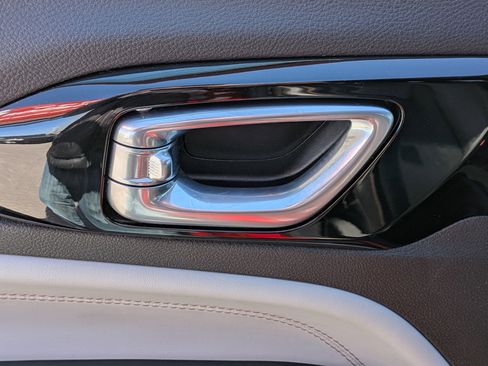 Used 2024 Jeep Compass Limited image 12